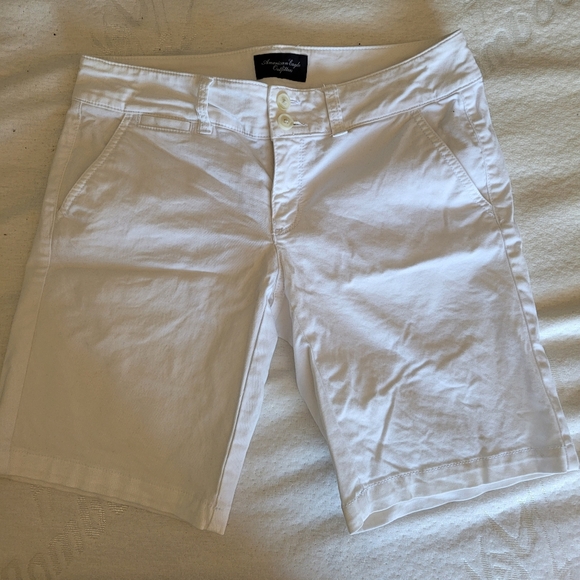 BUNDLE OF THREE PAIRS OF SHORTS/BERMUDAS (SIZE 2/26) - Picture 5 of 11